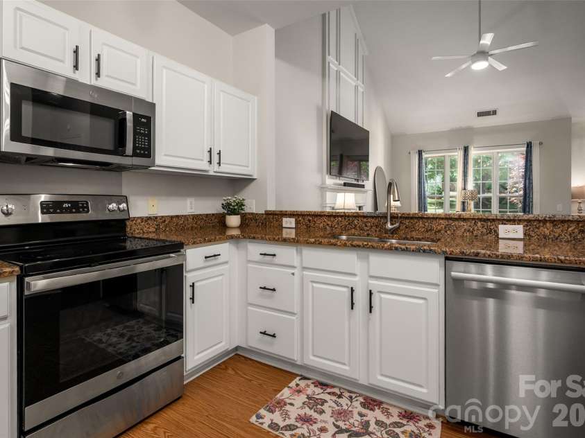 820 Autumn Rain Lane, Charlotte, NC 28209.  MLS# CAR4379421, YatesRealty ID 22002. 