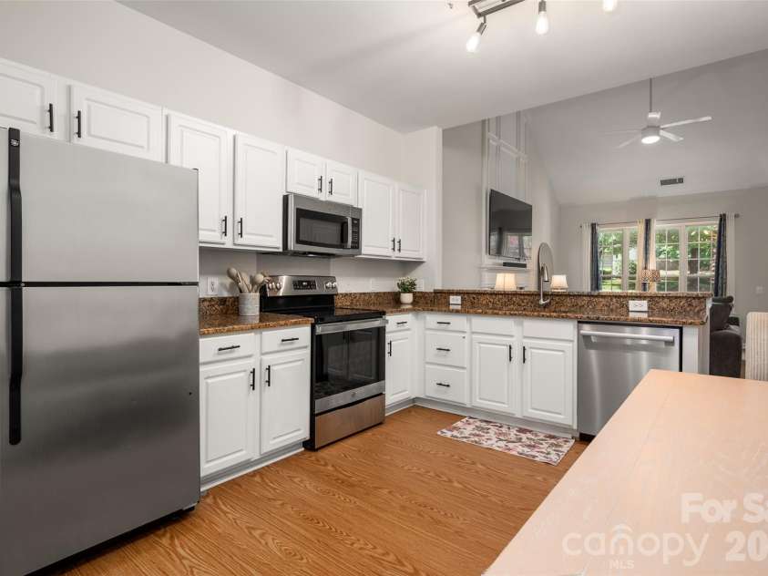 820 Autumn Rain Lane, Charlotte, NC 28209.  MLS# CAR4379421, YatesRealty ID 22002. 