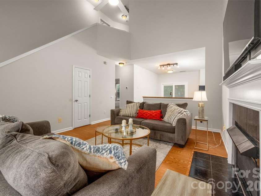 820 Autumn Rain Lane, Charlotte, NC 28209.  MLS# CAR4379421, YatesRealty ID 22002. 