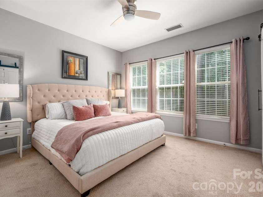820 Autumn Rain Lane, Charlotte, NC 28209.  MLS# CAR4379421, YatesRealty ID 22002. 