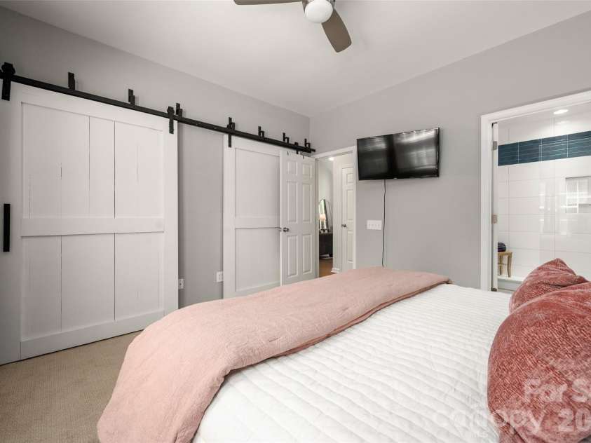 820 Autumn Rain Lane, Charlotte, NC 28209.  MLS# CAR4379421, YatesRealty ID 22002. 