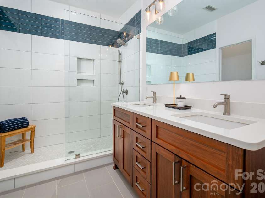 820 Autumn Rain Lane, Charlotte, NC 28209.  MLS# CAR4379421, YatesRealty ID 22002. 