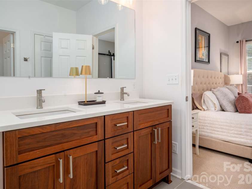 820 Autumn Rain Lane, Charlotte, NC 28209.  MLS# CAR4379421, YatesRealty ID 22002. 