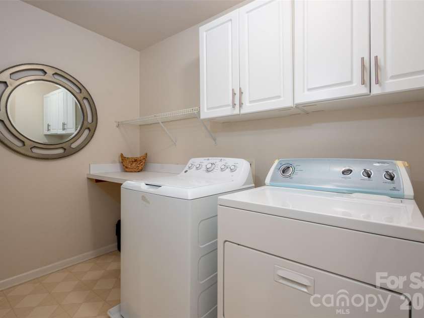 820 Autumn Rain Lane, Charlotte, NC 28209.  MLS# CAR4379421, YatesRealty ID 22002. 