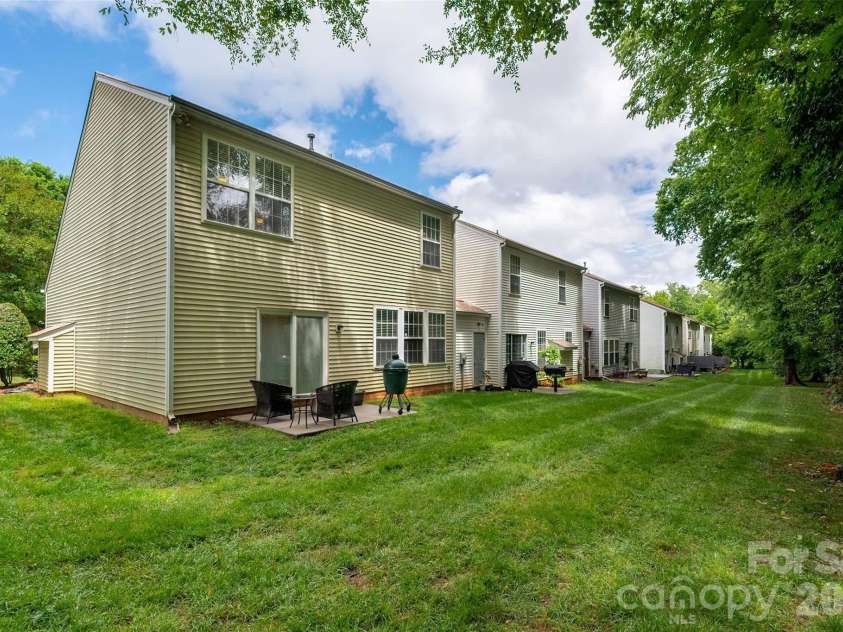 820 Autumn Rain Lane, Charlotte, NC 28209.  MLS# CAR4379421, YatesRealty ID 22002. 