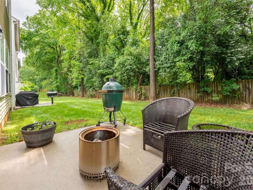 820 Autumn Rain Lane, Charlotte, NC 28209.  MLS# CAR4379421, YatesRealty ID 22002. 