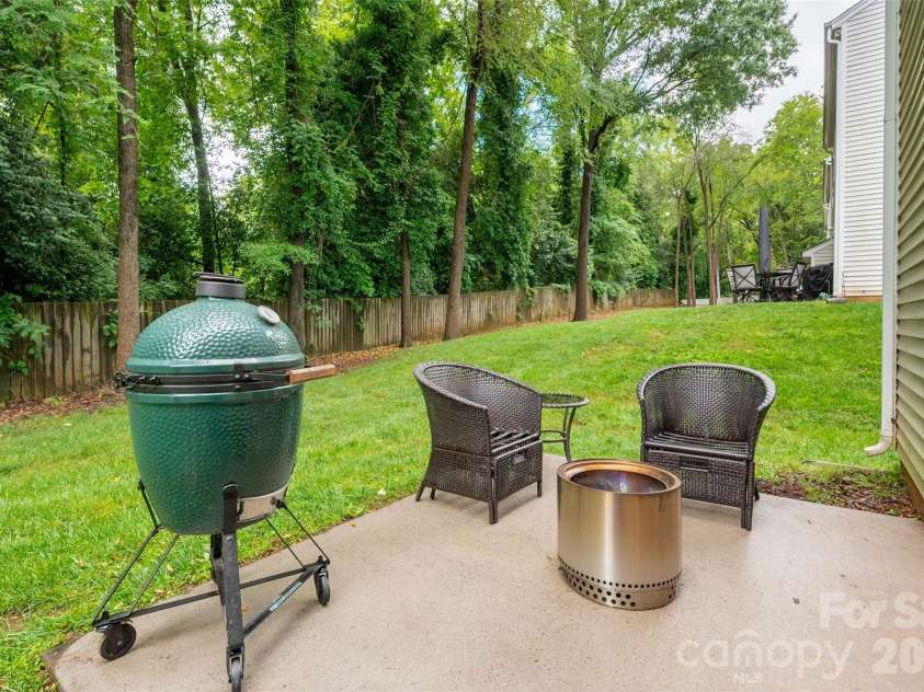 820 Autumn Rain Lane, Charlotte, NC 28209.  MLS# CAR4379421, YatesRealty ID 22002. 