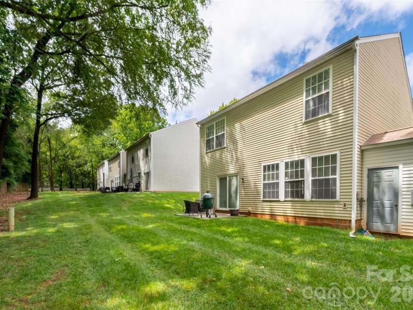 820 Autumn Rain Lane, Charlotte, NC 28209.  MLS# CAR4379421, YatesRealty ID 22002. 