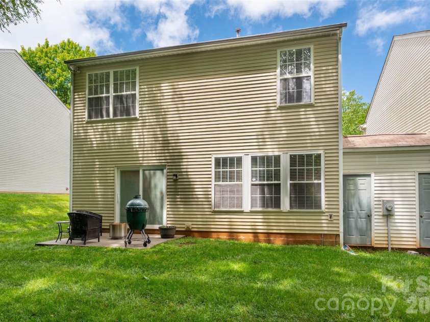 820 Autumn Rain Lane, Charlotte, NC 28209.  MLS# CAR4379421, YatesRealty ID 22002. 
