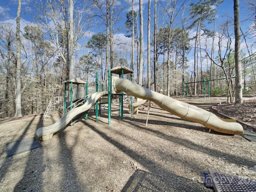 907 Thorn Ridge Lane, Lake Wylie, SC 29710.  MLS# CAR4222023, YatesRealty ID 22004. 