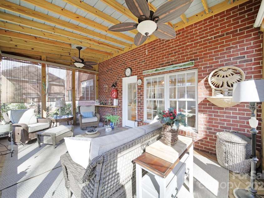 907 Thorn Ridge Lane, Lake Wylie, SC 29710.  MLS# CAR4222023, YatesRealty ID 22004. 