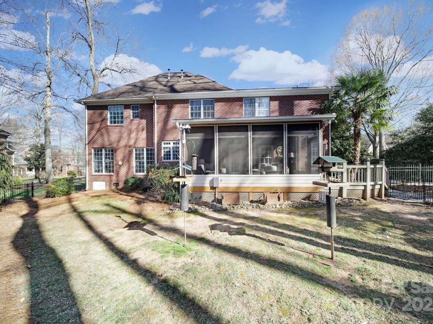 907 Thorn Ridge Lane, Lake Wylie, SC 29710.  MLS# CAR4222023, YatesRealty ID 22004. 