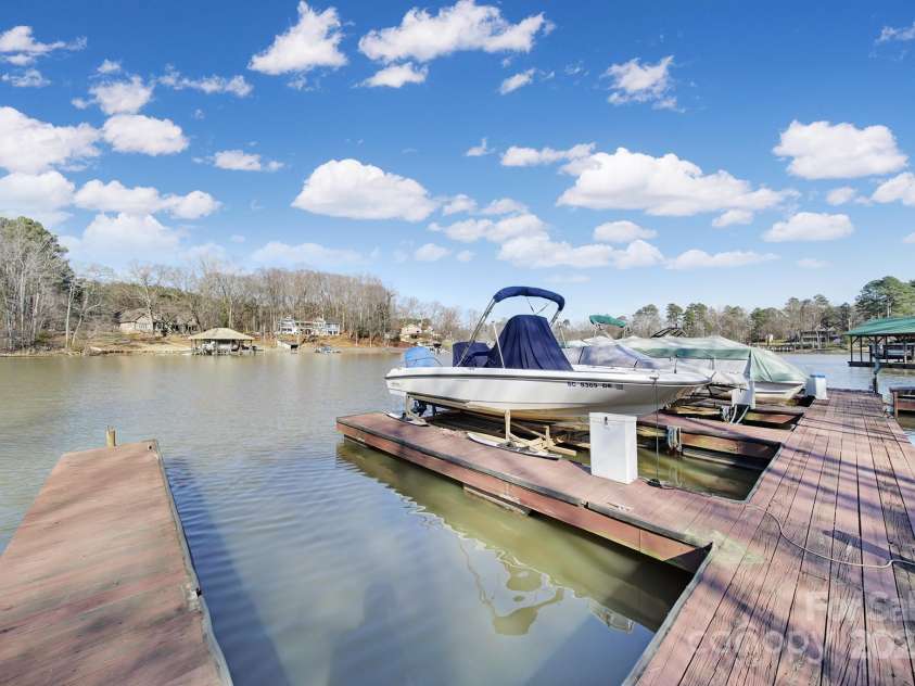 907 Thorn Ridge Lane, Lake Wylie, SC 29710.  MLS# CAR4222023, YatesRealty ID 22004. 