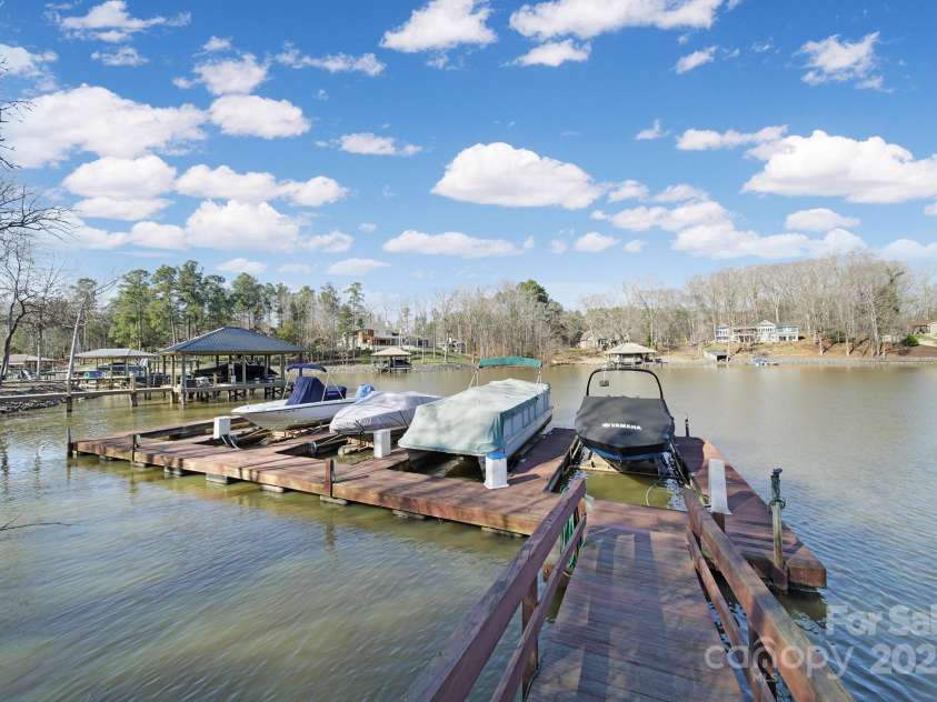 907 Thorn Ridge Lane, Lake Wylie, SC 29710.  MLS# CAR4222023, YatesRealty ID 22004. 