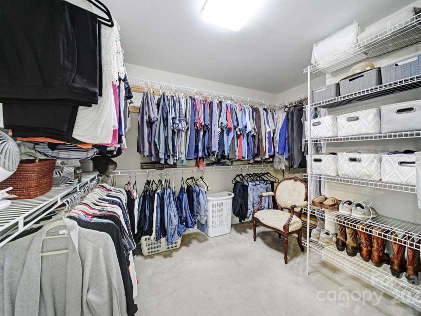 907 Thorn Ridge Lane, Lake Wylie, SC 29710.  MLS# CAR4222023, YatesRealty ID 22004. 