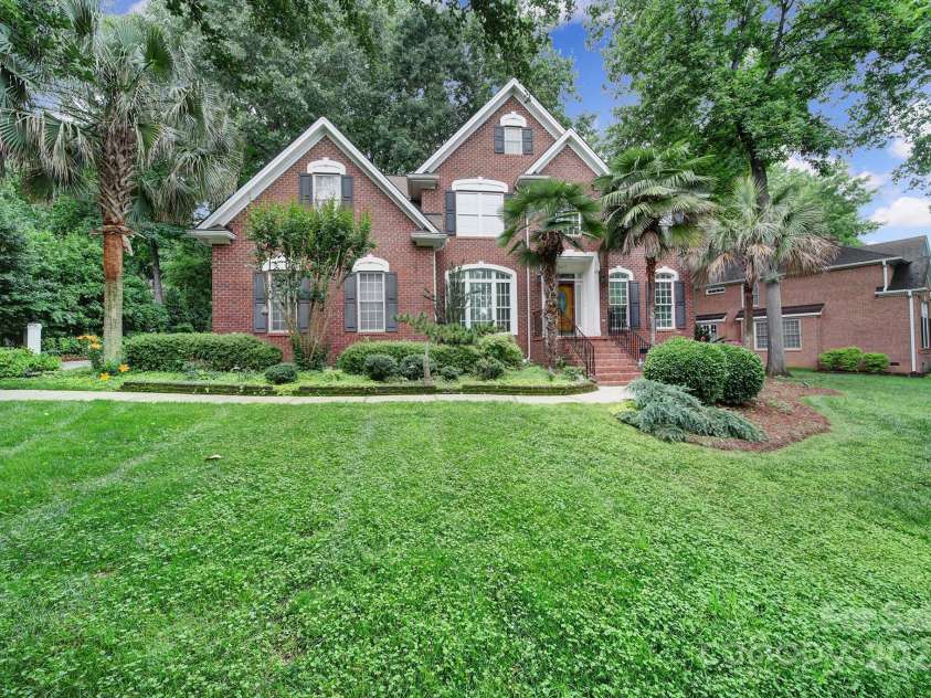 907 Thorn Ridge Lane, Lake Wylie, SC 29710.  MLS# CAR4222023, YatesRealty ID 22004. 