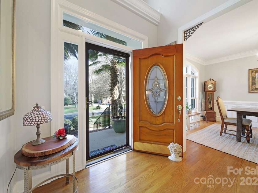 907 Thorn Ridge Lane, Lake Wylie, SC 29710.  MLS# CAR4222023, YatesRealty ID 22004. 