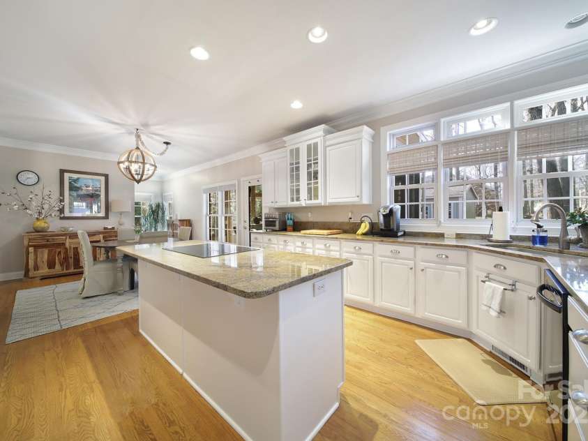 907 Thorn Ridge Lane, Lake Wylie, SC 29710.  MLS# CAR4222023, YatesRealty ID 22004. 