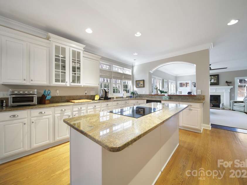 907 Thorn Ridge Lane, Lake Wylie, SC 29710.  MLS# CAR4222023, YatesRealty ID 22004. 