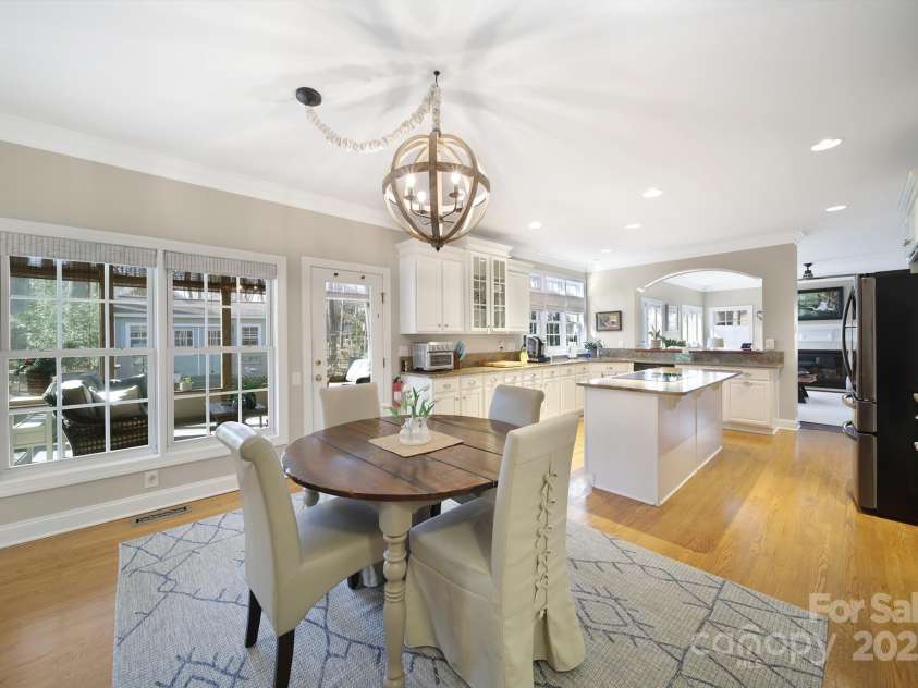 907 Thorn Ridge Lane, Lake Wylie, SC 29710.  MLS# CAR4222023, YatesRealty ID 22004. 