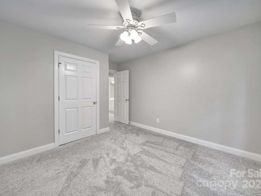 907 Thorn Ridge Lane, Lake Wylie, SC 29710.  MLS# CAR4222023, YatesRealty ID 22004. Secondary Bedroom