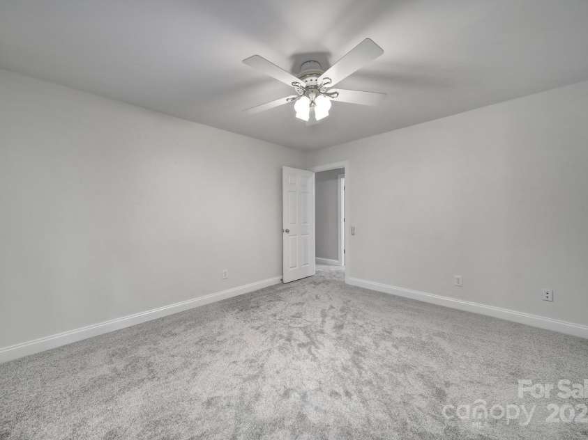 907 Thorn Ridge Lane, Lake Wylie, SC 29710.  MLS# CAR4222023, YatesRealty ID 22004. Secondary Bedroom