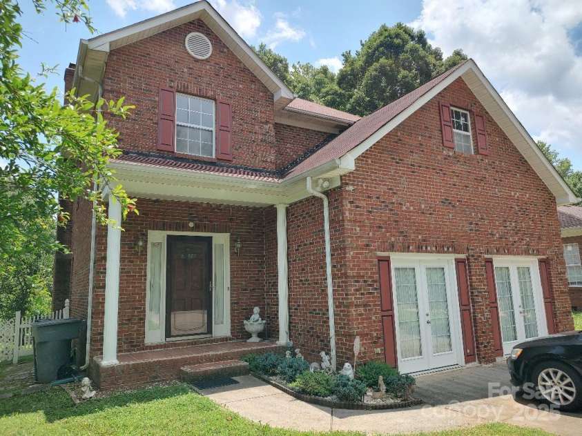 7318 Brighton Brook Drive, Charlotte, NC 28212.  MLS# CAR4270262, YatesRealty ID 22005. 