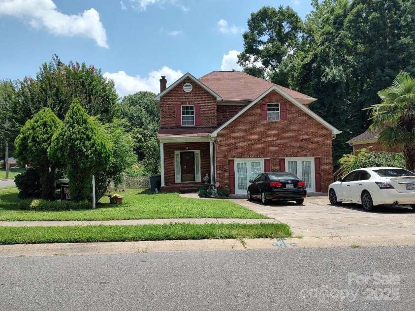 7318 Brighton Brook Drive, Charlotte, NC 28212.  MLS# CAR4270262, YatesRealty ID 22005. 