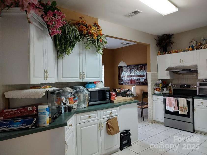 7318 Brighton Brook Drive, Charlotte, NC 28212.  MLS# CAR4270262, YatesRealty ID 22005. 