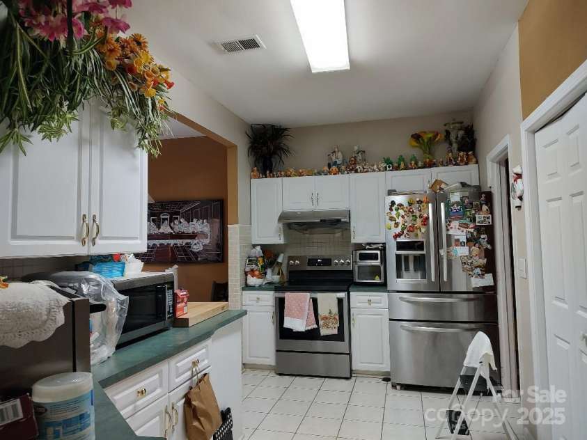 7318 Brighton Brook Drive, Charlotte, NC 28212.  MLS# CAR4270262, YatesRealty ID 22005. 