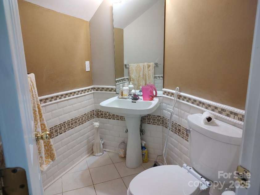 7318 Brighton Brook Drive, Charlotte, NC 28212.  MLS# CAR4270262, YatesRealty ID 22005. 