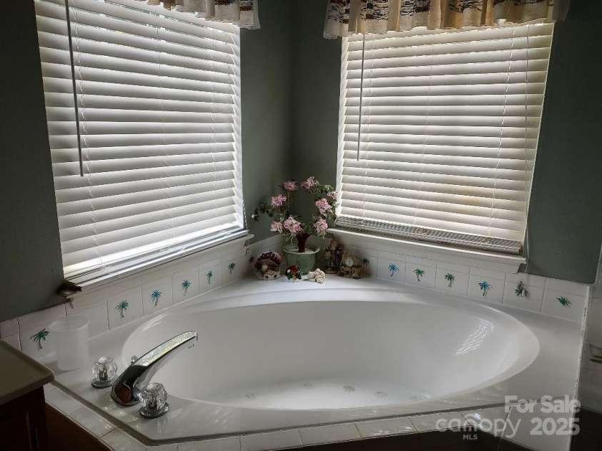 7318 Brighton Brook Drive, Charlotte, NC 28212.  MLS# CAR4270262, YatesRealty ID 22005. 