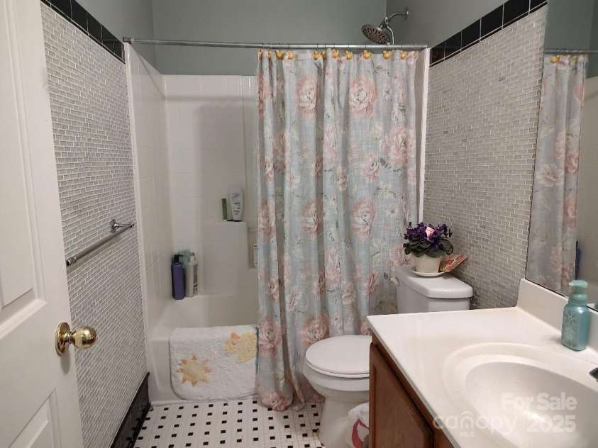 7318 Brighton Brook Drive, Charlotte, NC 28212.  MLS# CAR4270262, YatesRealty ID 22005. 