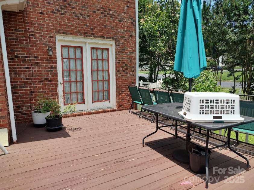 7318 Brighton Brook Drive, Charlotte, NC 28212.  MLS# CAR4270262, YatesRealty ID 22005. 