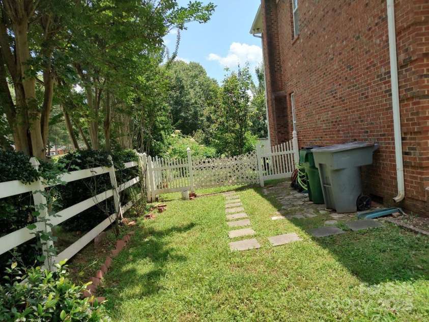 7318 Brighton Brook Drive, Charlotte, NC 28212.  MLS# CAR4270262, YatesRealty ID 22005. 