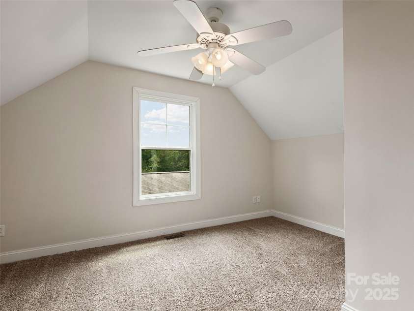 78 Chapel Road, Asheville, NC 28803.  MLS# CAR4273027, YatesRealty ID 22006. 1st Upstairs bedroom