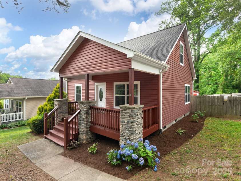 78 Chapel Road, Asheville, NC 28803.  MLS# CAR4273027, YatesRealty ID 22006. 