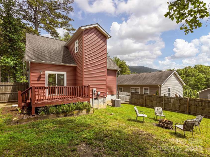 78 Chapel Road, Asheville, NC 28803.  MLS# CAR4273027, YatesRealty ID 22006. 
