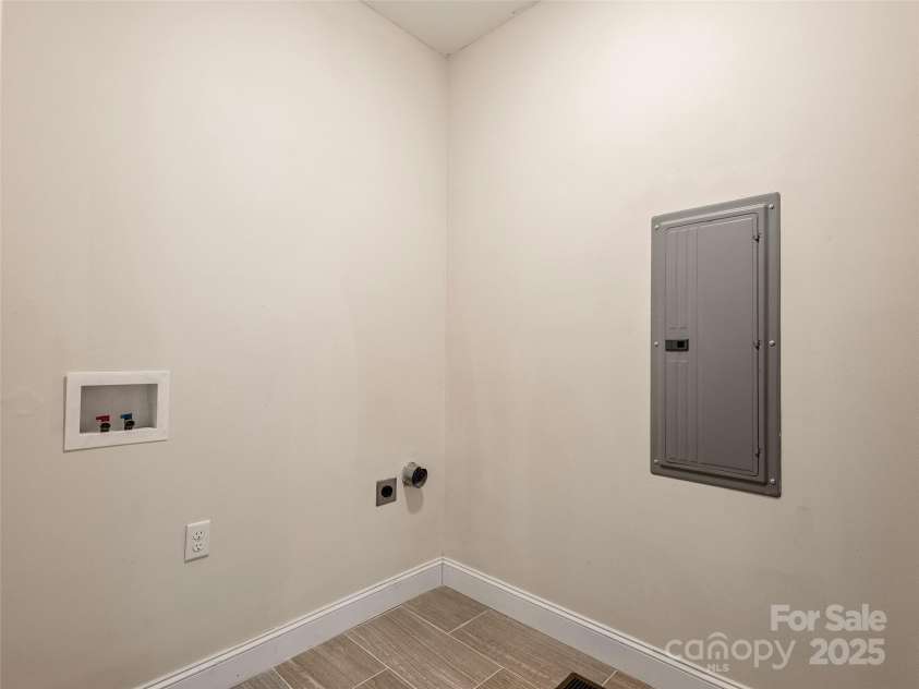 78 Chapel Road, Asheville, NC 28803.  MLS# CAR4273027, YatesRealty ID 22006. Laundry, main floor