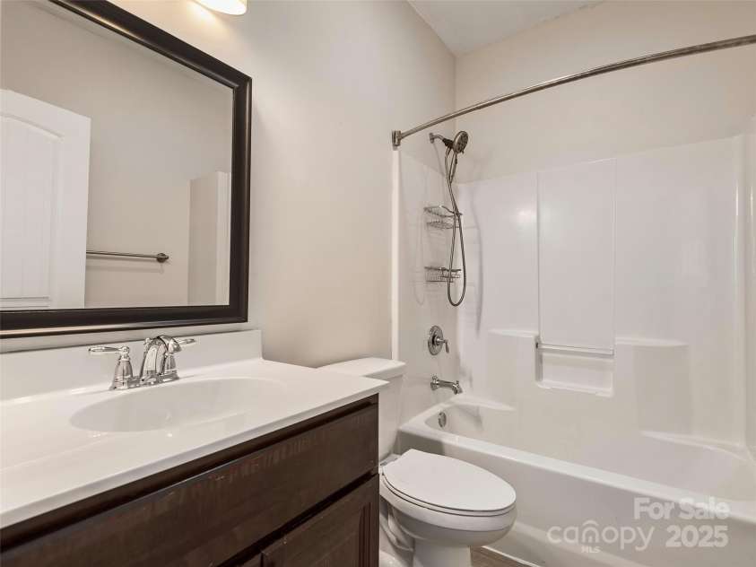 78 Chapel Road, Asheville, NC 28803.  MLS# CAR4273027, YatesRealty ID 22006. Primary Bath