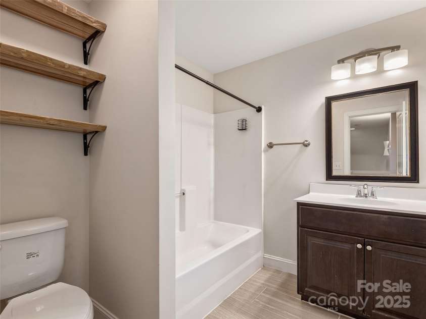 78 Chapel Road, Asheville, NC 28803.  MLS# CAR4273027, YatesRealty ID 22006. Upstairs Full Bathroom