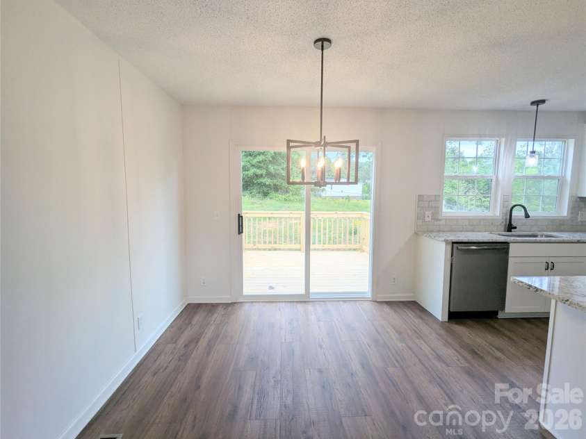 2032 Rocky Creek Lane, Dallas, NC 28034.  MLS# CAR4377210, YatesRealty ID 22007. Dining area