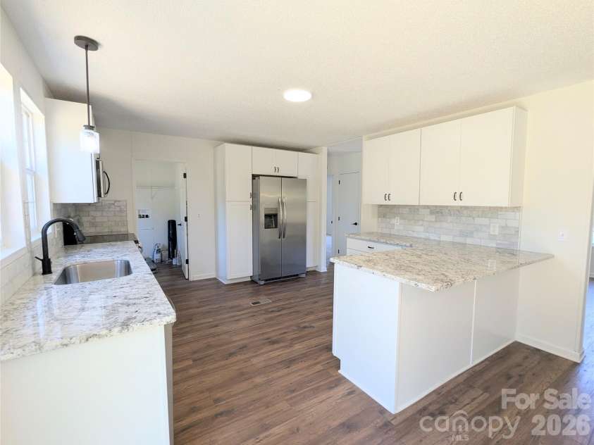 2032 Rocky Creek Lane, Dallas, NC 28034.  MLS# CAR4377210, YatesRealty ID 22007. Kitchen