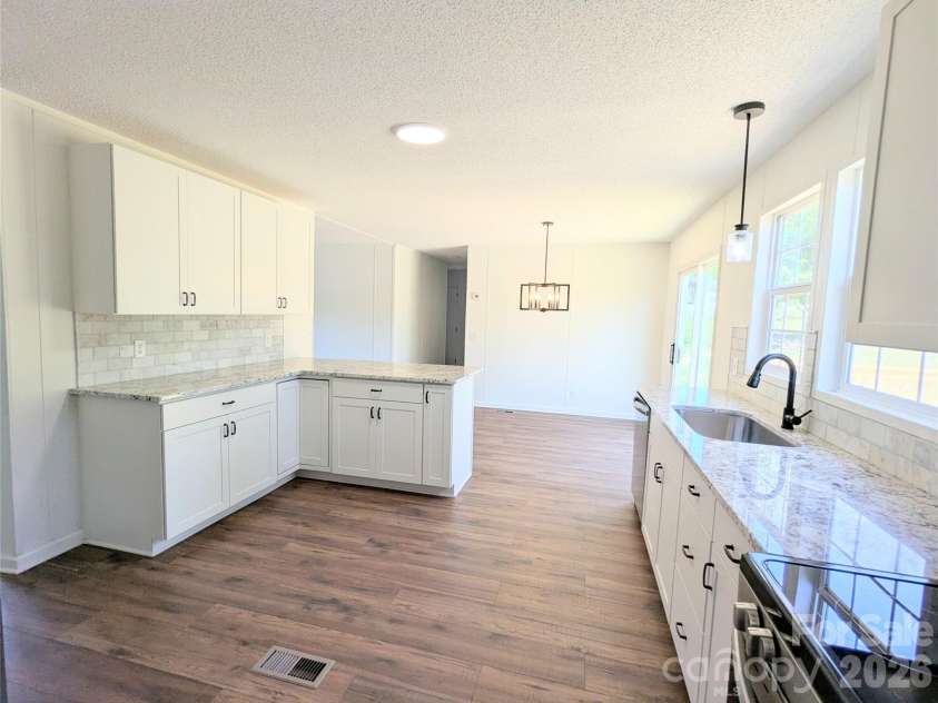 2032 Rocky Creek Lane, Dallas, NC 28034.  MLS# CAR4377210, YatesRealty ID 22007. Kitchen