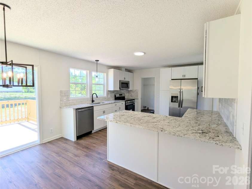 2032 Rocky Creek Lane, Dallas, NC 28034.  MLS# CAR4377210, YatesRealty ID 22007. Kitchen w/eat at bar