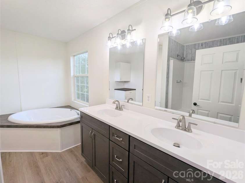 2032 Rocky Creek Lane, Dallas, NC 28034.  MLS# CAR4377210, YatesRealty ID 22007. Primary bathroom