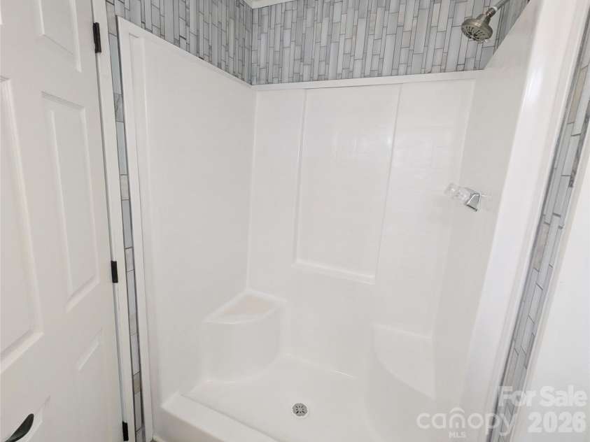 2032 Rocky Creek Lane, Dallas, NC 28034.  MLS# CAR4377210, YatesRealty ID 22007. Primary bathroom