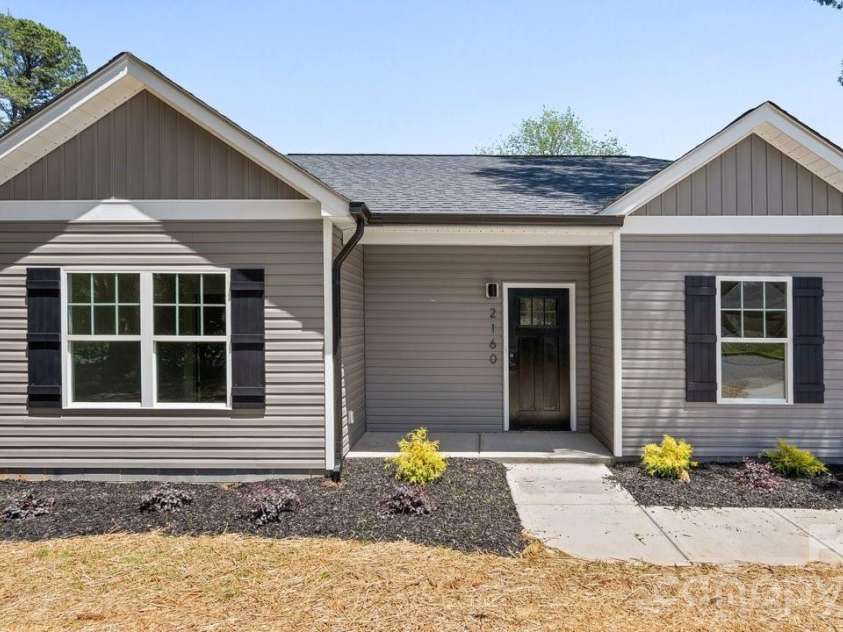 2160 Fieldcrest Avenue, Gastonia, NC 28054.  MLS# CAR4378667, YatesRealty ID 22008. 