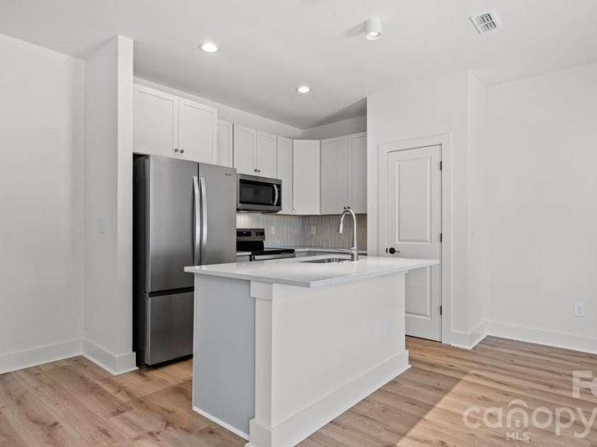 2160 Fieldcrest Avenue, Gastonia, NC 28054.  MLS# CAR4378667, YatesRealty ID 22008. 