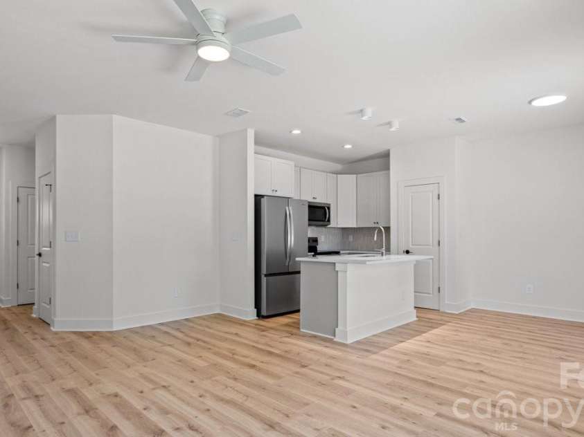 2160 Fieldcrest Avenue, Gastonia, NC 28054.  MLS# CAR4378667, YatesRealty ID 22008. 